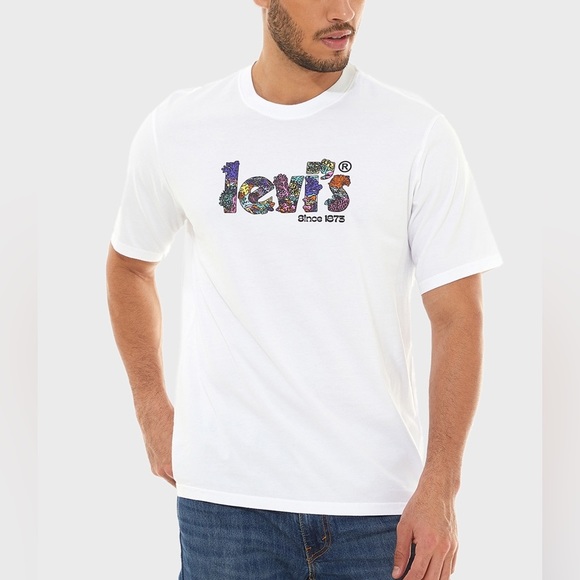 Levi's Other - Levi’s Graphic Crew Neck T-Shirt size m